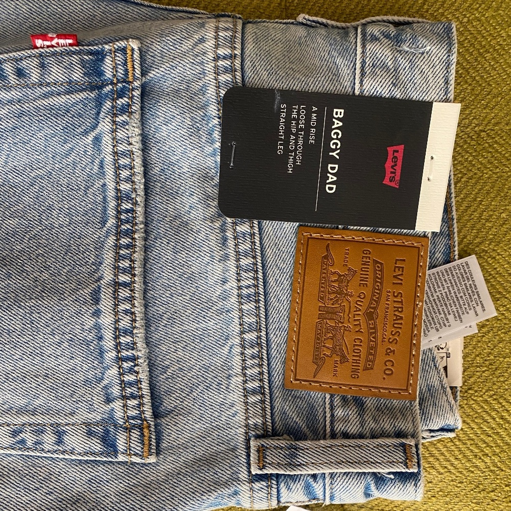 NWT Levi’s “baggy dad” jeans size 29x32